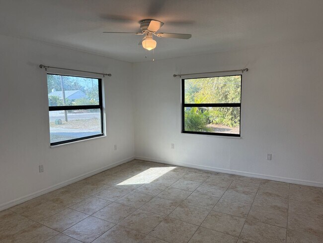 Building Photo - 827 42nd St