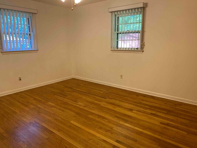 Building Photo - 1208 Skyline Dr