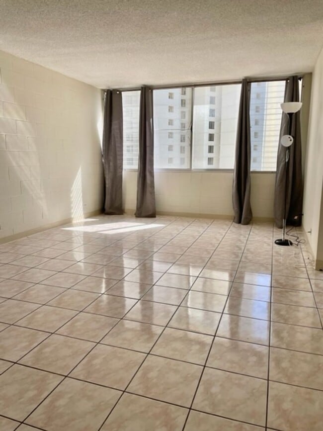 Building Photo - Charming 1-Bedroom, 1-Bath Likini West Unit – Available August 5, 2026