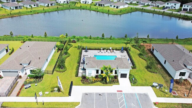 Building Photo - 5929 SE Sky Blue Cir