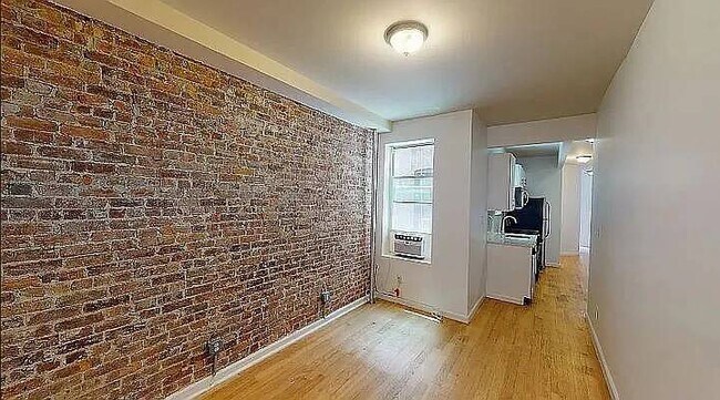 Building Photo - 932 Seneca Ave