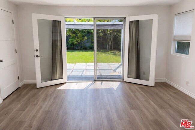 Building Photo - 10870 Whitburn St