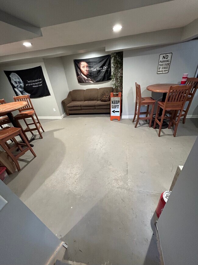 Building Photo - 1208 N 4th St