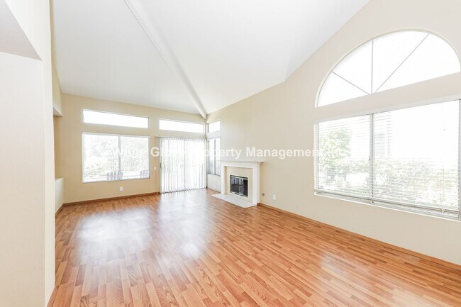 Building Photo - 3 Bedroom Marbella Townhome