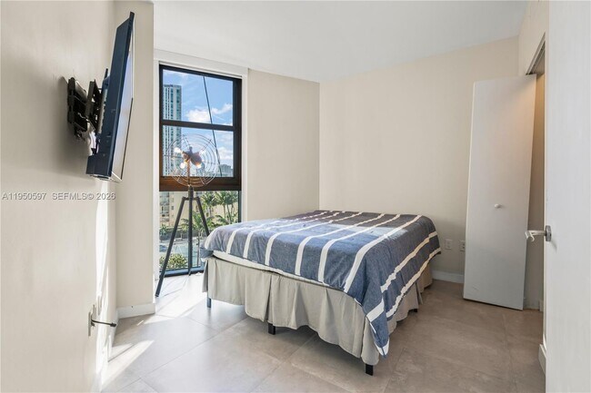 Building Photo - 501 NE 31st St