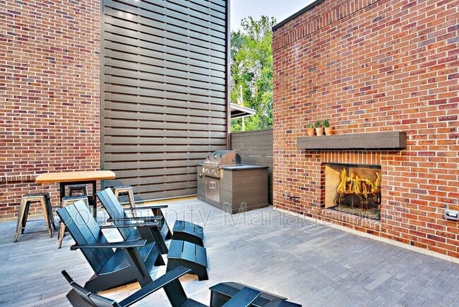 Building Photo - 255 E Boyd Dr