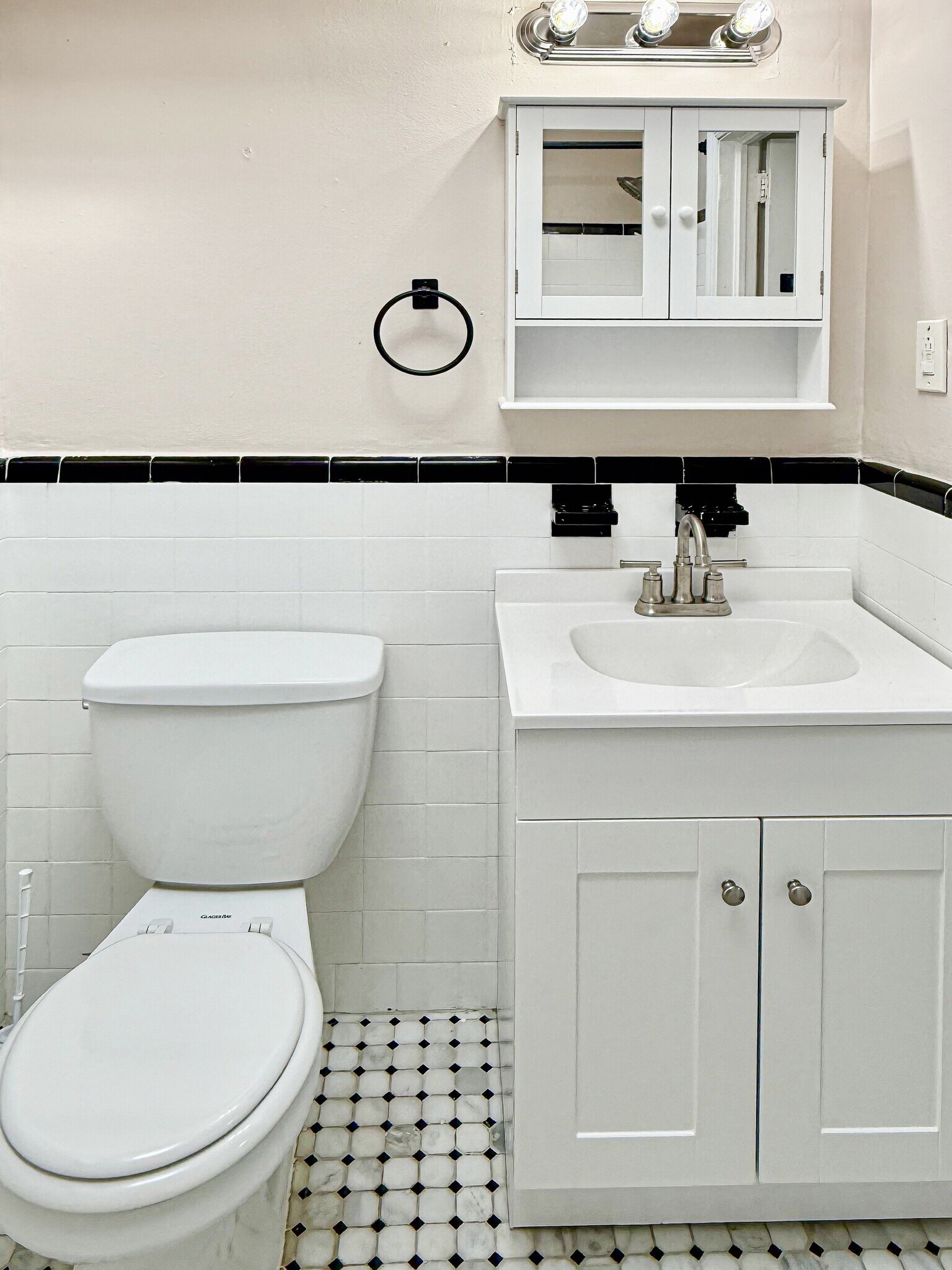 Second floor full bathroom - 116 W Berkley Ave