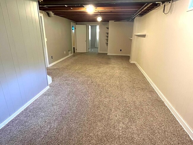 Building Photo - 275 Oak St