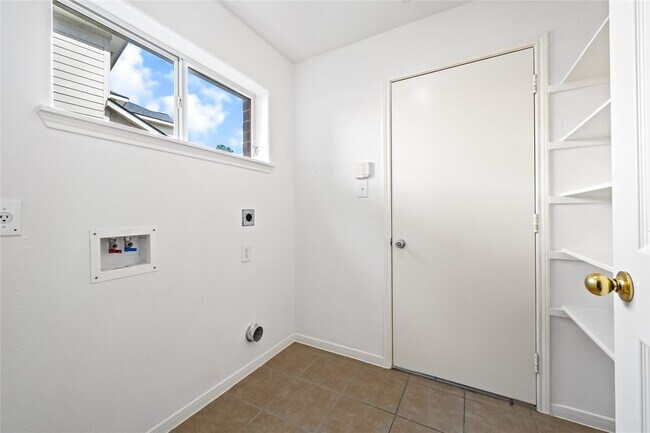 Building Photo - 5019 Woodland Meadows Ln
