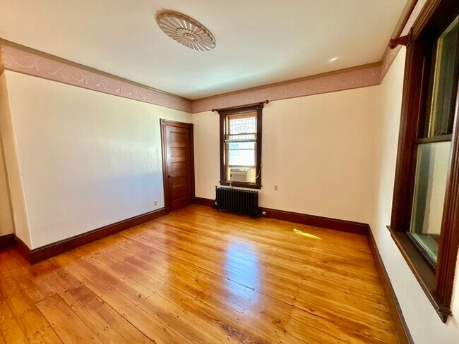 Building Photo - 2 Marbury Terrace