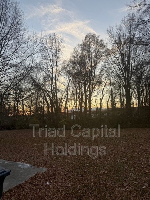 Building Photo - 704 Pine St