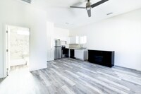 Building Photo - 207 W Cypress Ave