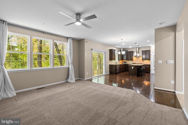 Building Photo - 920 St Martins Loop