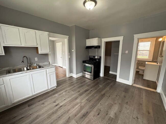 Building Photo - Three bedroom one bathroom single story home for rent