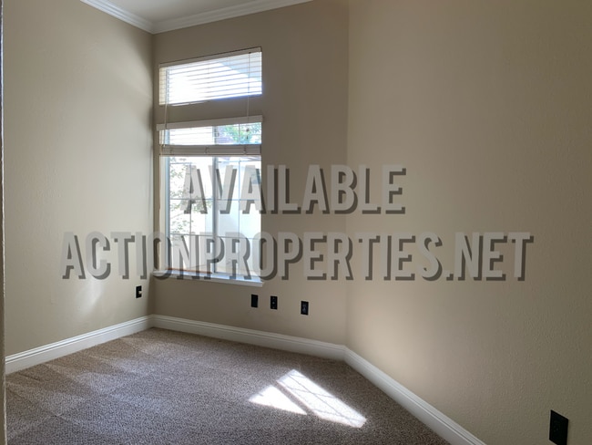 Building Photo - East Roseville Single Story, Gated Front C...