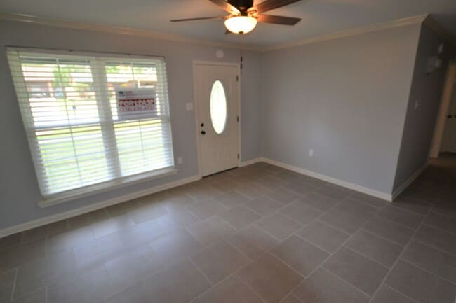 Building Photo - Must See!  Newly remodeled, 3 bdroom, 1.5 bath home in Mayfair North Subdivision