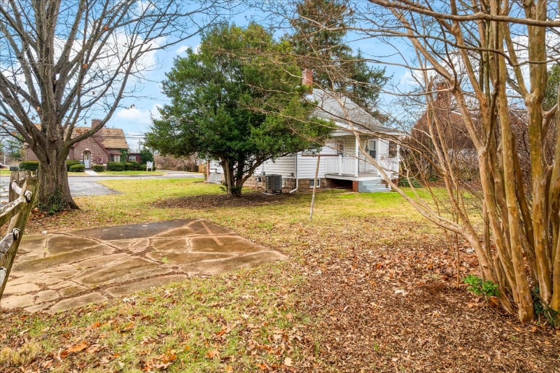 Building Photo - 3 Locust St