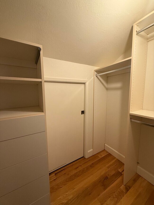 Building Photo - Santa Cruz Townhome Near UCSC! $500 off 1st month!