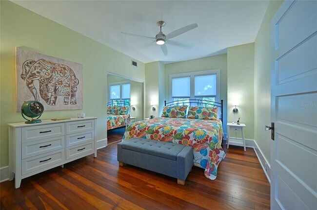 Building Photo - 2408 Hillview St