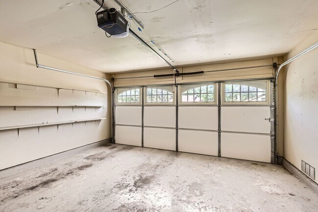 Building Photo - Ready for Move In!