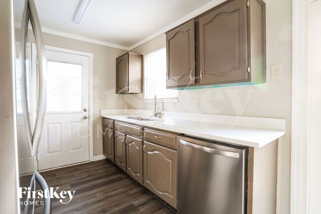 Building Photo - 4609 Paxton Dr S