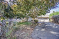 Building Photo - FOUR BEDROOM SPLIT LEVEL IN SALMON CREEK