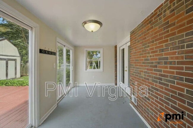 Building Photo - 4012 Nina Dr