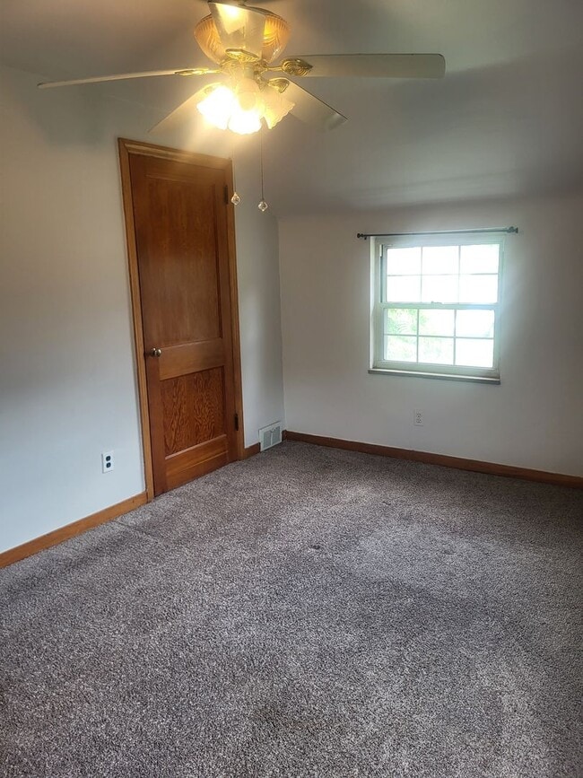 Building Photo - Beautiful 3 bedroom in Verona!