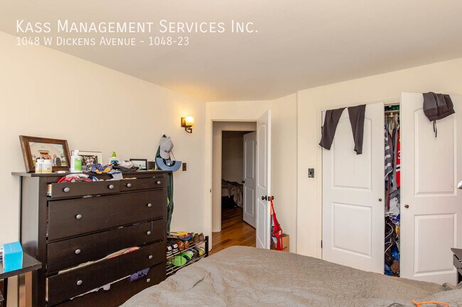 Building Photo - 1048 W Dickens Ave