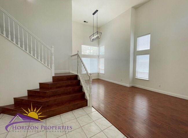 Building Photo - Spacious 5 Bed 3 Bath 2,136 Sq. Ft. Sheldon Pacific Home in Elk Grove