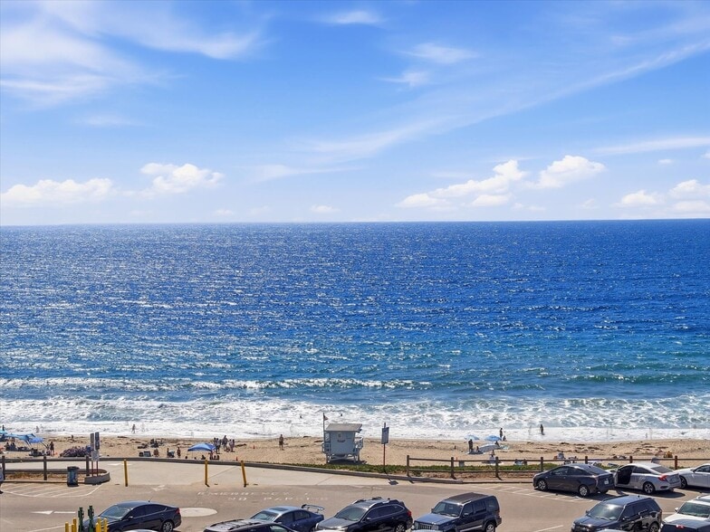 Building Photo - 320 Paseo De La Playa
