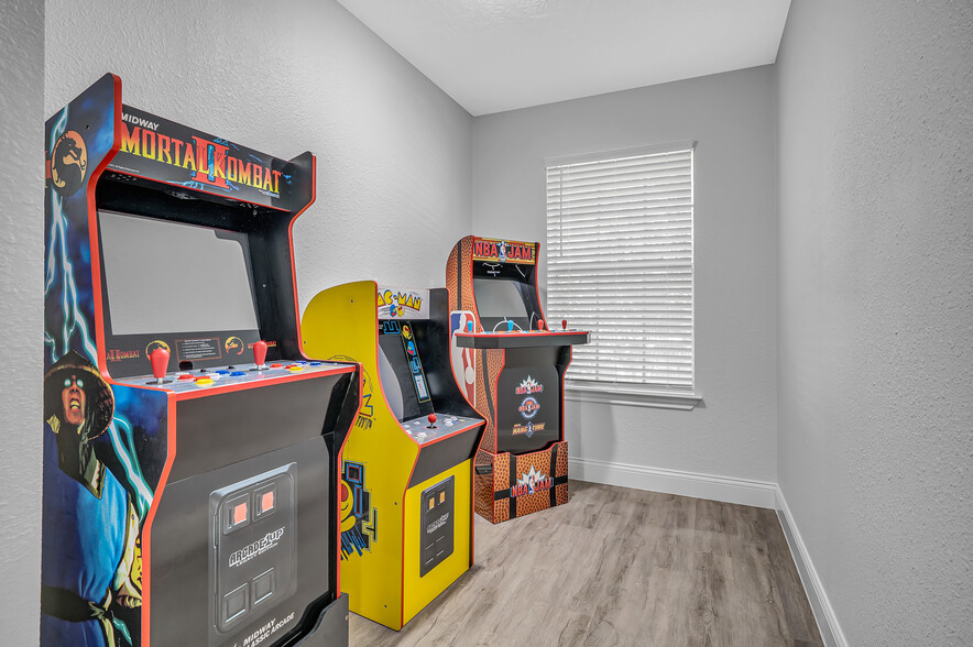 Building Photo - 5110 Pleasure Lake Dr