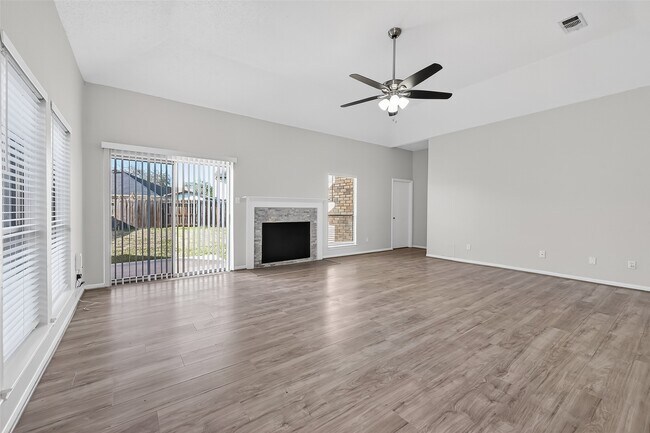 Building Photo - 3126 Lakefield Way