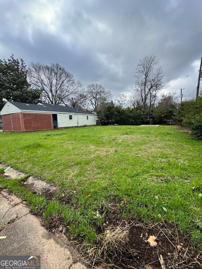 Building Photo - 201 Meadowdale Dr