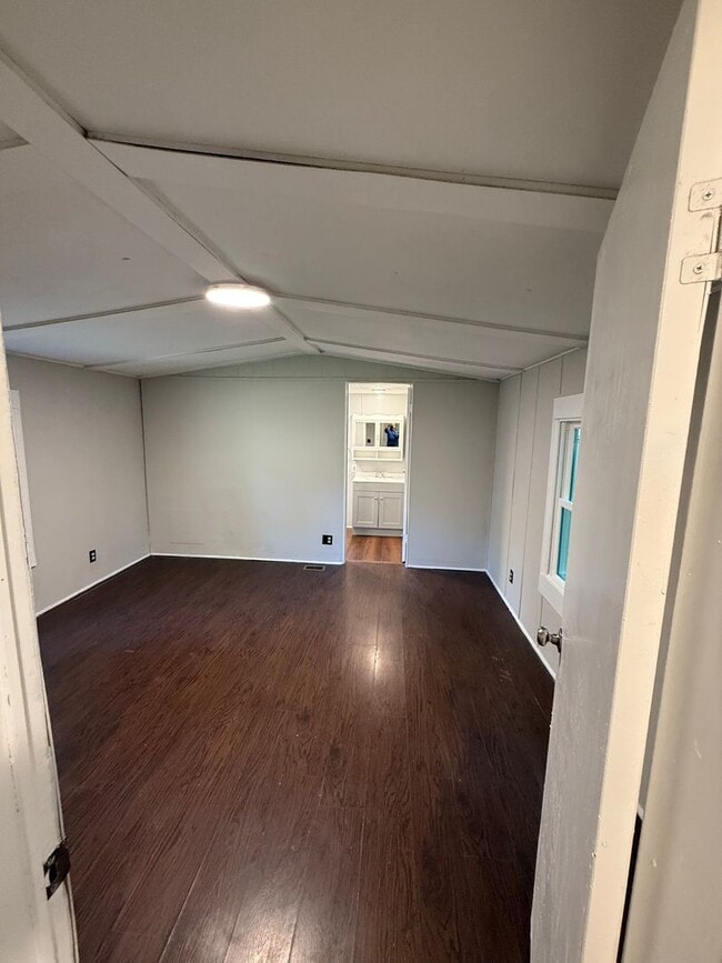 Building Photo - 2 bedroom 2 full bath single wide trailer