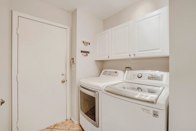 Building Photo - 1526 Almaden Ln