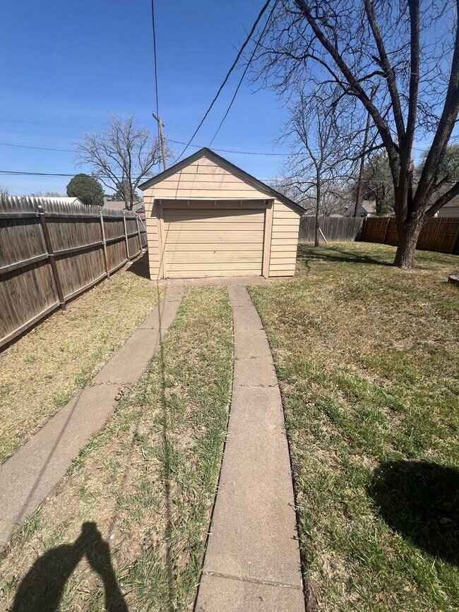 Building Photo - Pre leasing or Available now 3/2 in Heart of Lubbock!