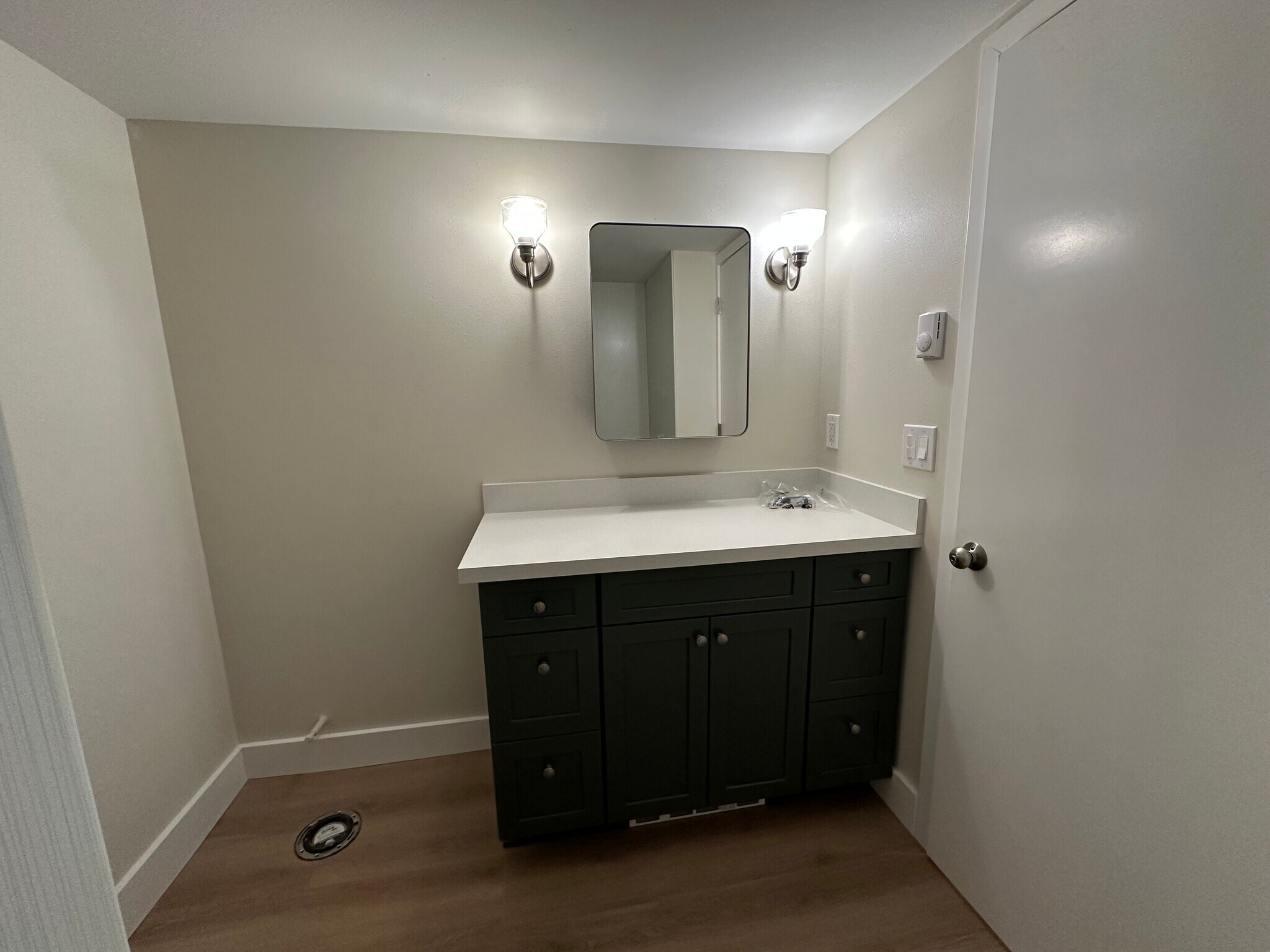 Building Photo - 2412 Columbia St SW