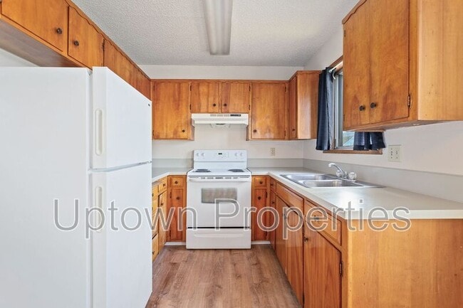 Building Photo - 8069 NE Flanders St