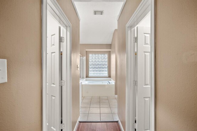 Building Photo - 7803 Blue Stream Ct