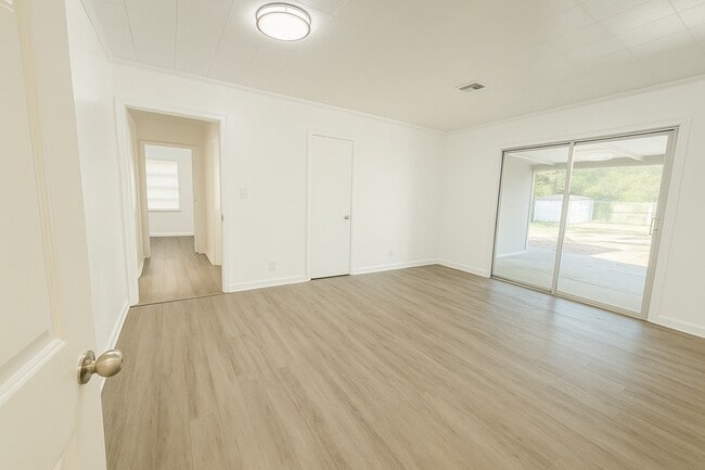 Building Photo - 3813 Fairfield Dr