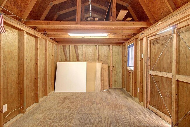Building Photo - 2409 Gold Star Dr
