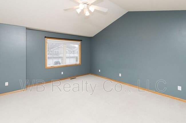 Building Photo - 10525 Hickory Dr