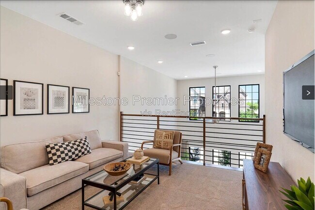 Building Photo - 7251 Van Tuyl Pkwy