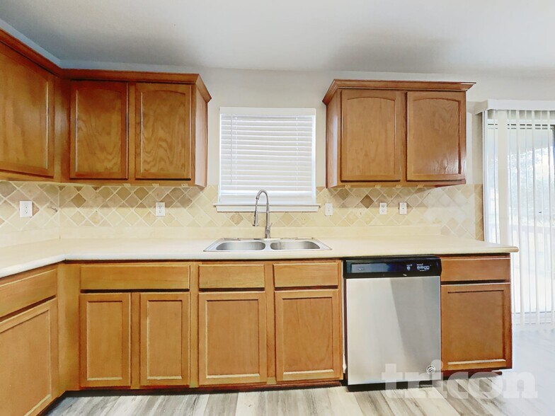 Building Photo - 7034 Daybreak Peaks