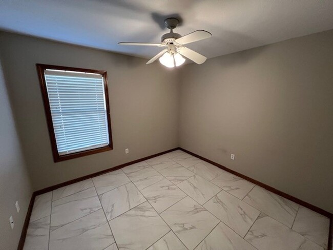 Building Photo - Spacious 3B/2B Duplex in South Lake Charles