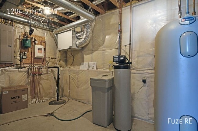 Building Photo - 1204 5th St SW