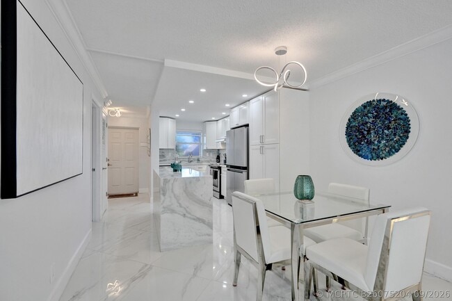 Building Photo - 1169 Hillsboro Mile