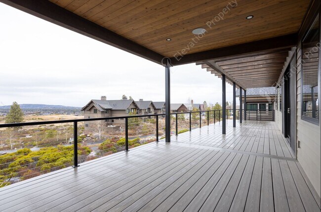 Building Photo - Exquisite Tetherow Living with Resort Memb...