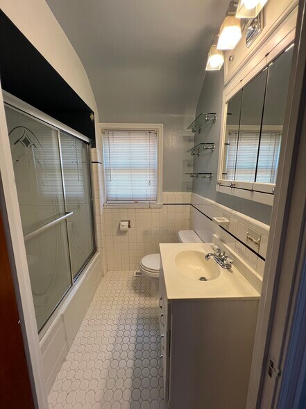 Building Photo - 915 Argonne Dr